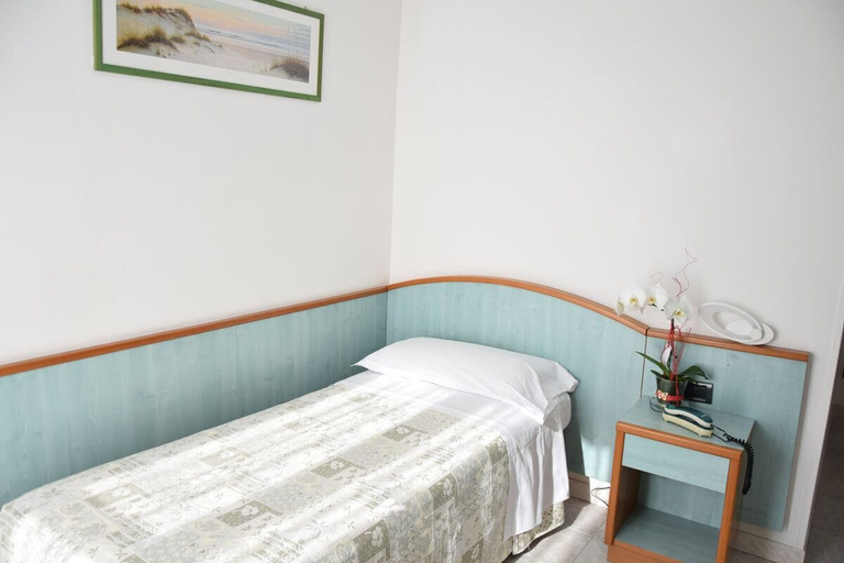 Bedroom 3, Hotel Astor, Teramo