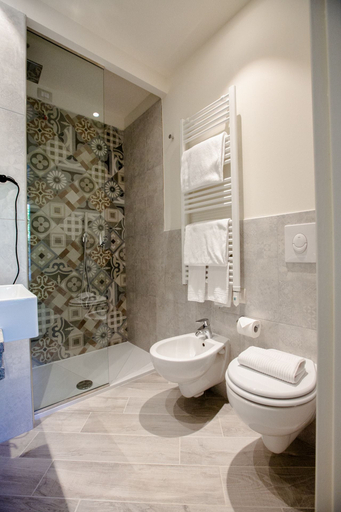 Bathroom 3, San Lorenzo Apartments, Brescia
