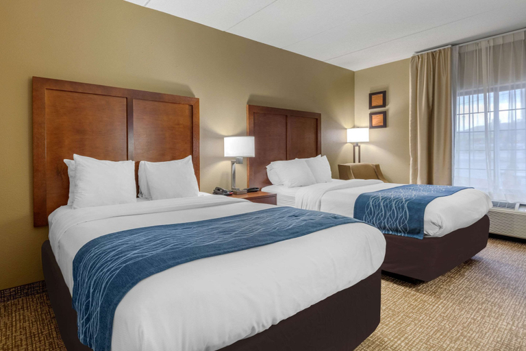 Bedroom 4, Comfort Inn & Suites Hamilton Place, Hamilton