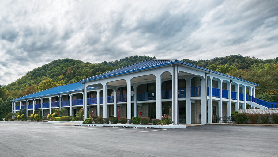 Exterior & Views 2, Quality Inn, Knox