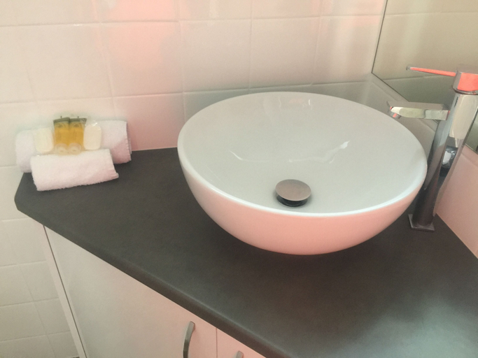 Bathroom 5, Blue Violet Motor Inn, Toowoomba - North-East