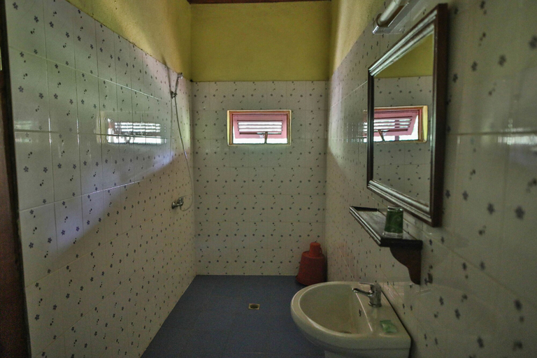 Bathroom 4, Olympe Du Bemaraha, Melaky
