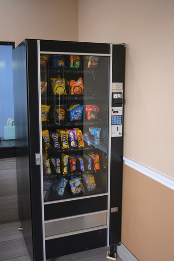 Food & Drinks 5, Super 8 by Wyndham Galveston, Galveston