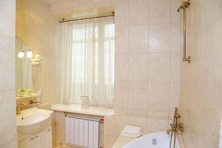 Bathroom 4, Tsarskiy Dvor, Chelyabinsk gorsovet