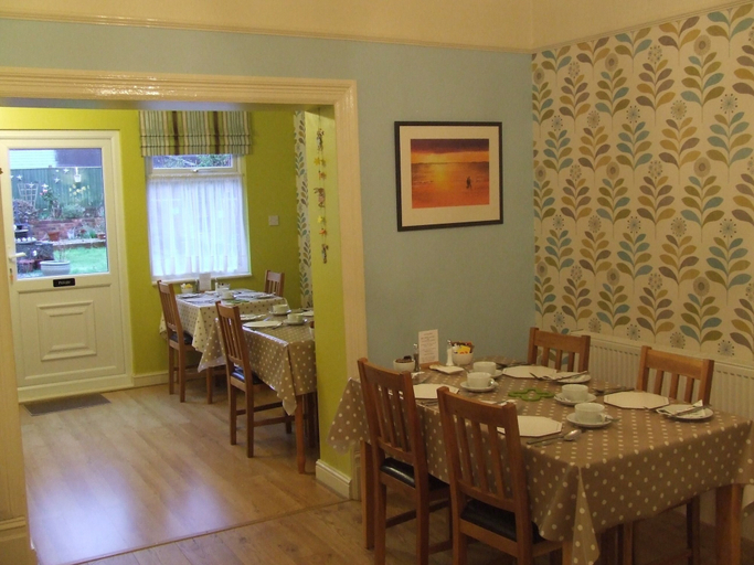 Food & Drinks 5, The Ryedale, Isle of Wight