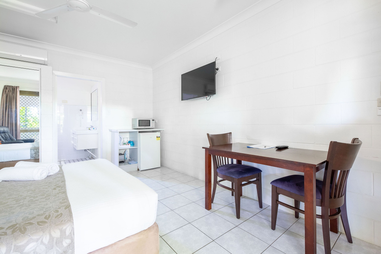Bedroom 4, Motel Ingham, Hinchinbrook