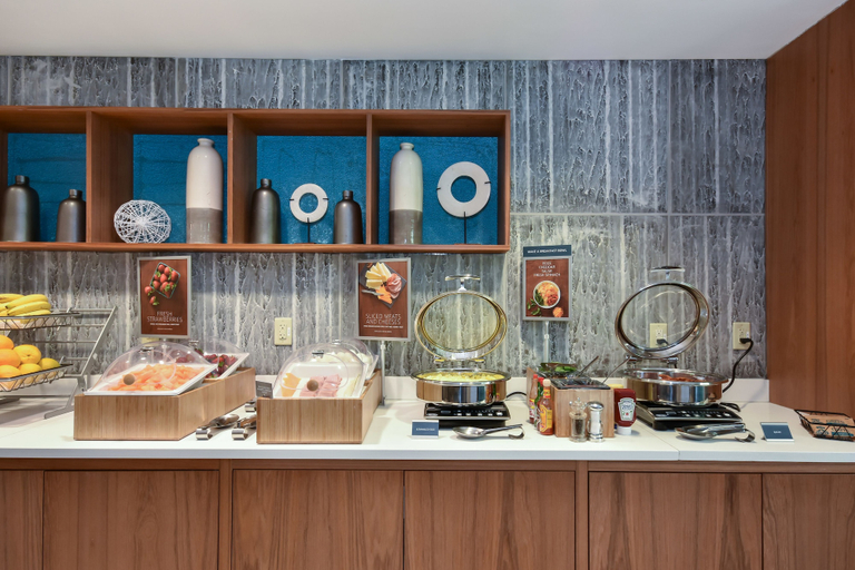 Food & Drinks 5, SpringHill Suites by Marriott Charlotte Concord Mills Spdwy, Cabarrus