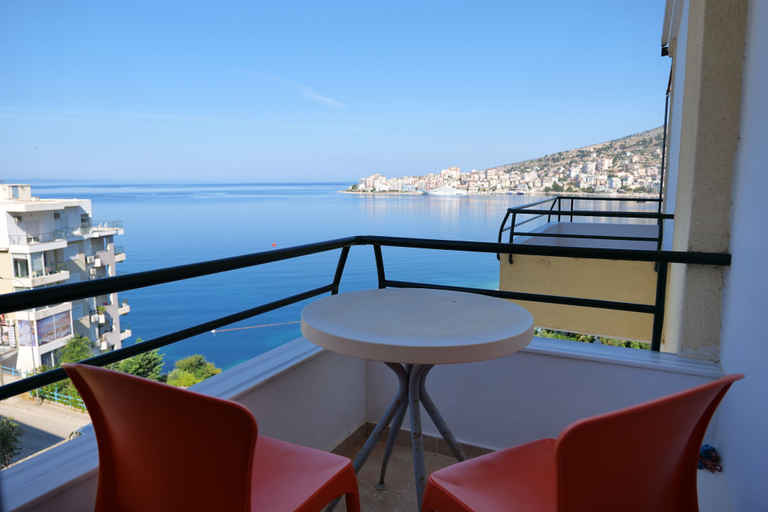 Others 4, Hotel Vola, Sarandës