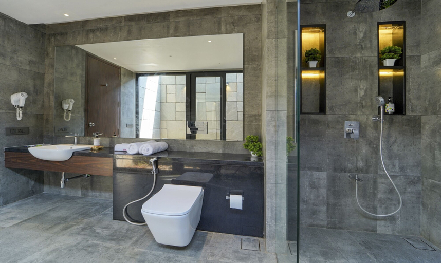 Bathroom, Treebo Tryst Vee Resort, Satara