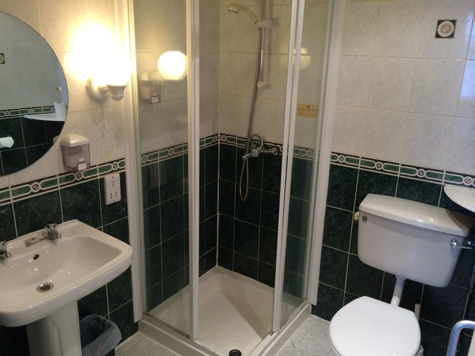 Bathroom 4, Tiffanys Hotel, Blackpool