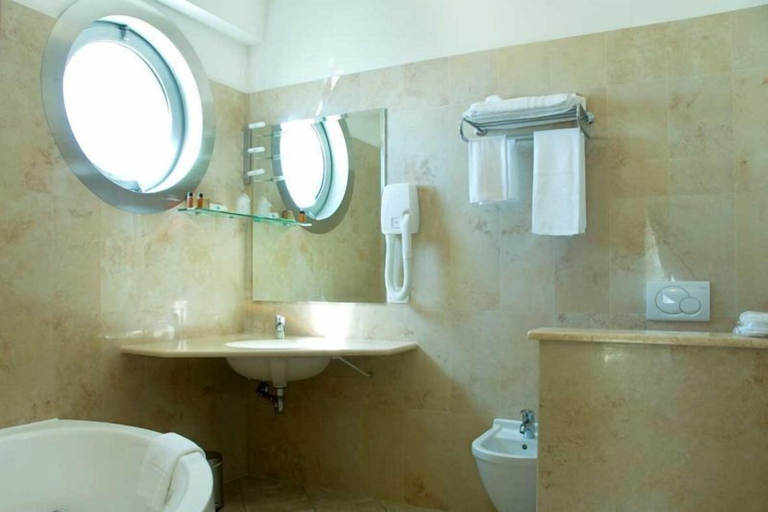 Bathroom, Roses Hotel, Teramo
