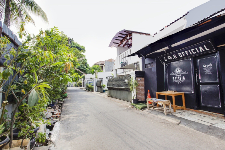 Exterior & Views 1, OYO 3725 Sisca Guest House, South Jakarta