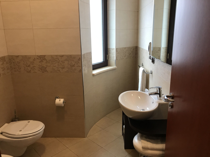 Bathroom 5, Hotel Gullo, Catanzaro