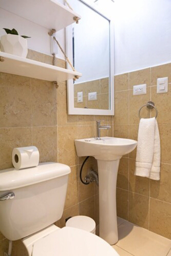 Bathroom 5, Atami Escape Resort, Tamanique