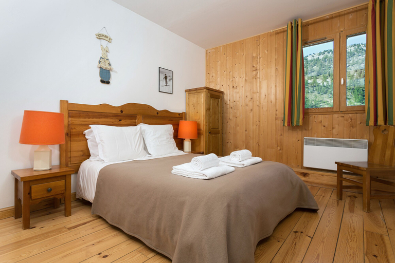 Bedroom 2, Madame Vacances Les Chalets D'Isola, Alpes-Maritimes