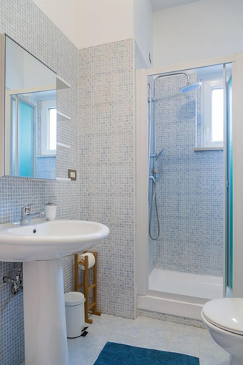 Bathroom 5, Donna Gina, Matera
