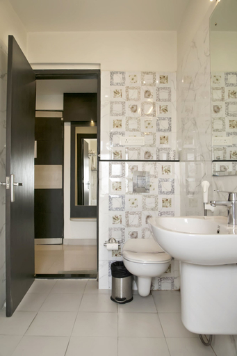 Bathroom 3, Hotel Ganges Grand, Varanasi