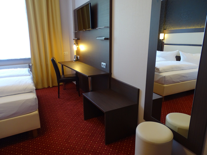 Bedroom 3, PLAZA Inn Hamburg Moorfleet, Hamburg