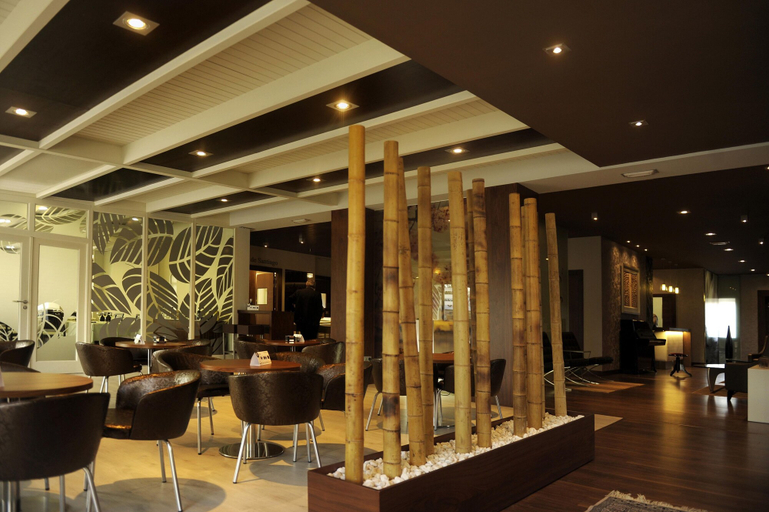 Others 5, Hotel Corona de Galicia, Pontevedra
