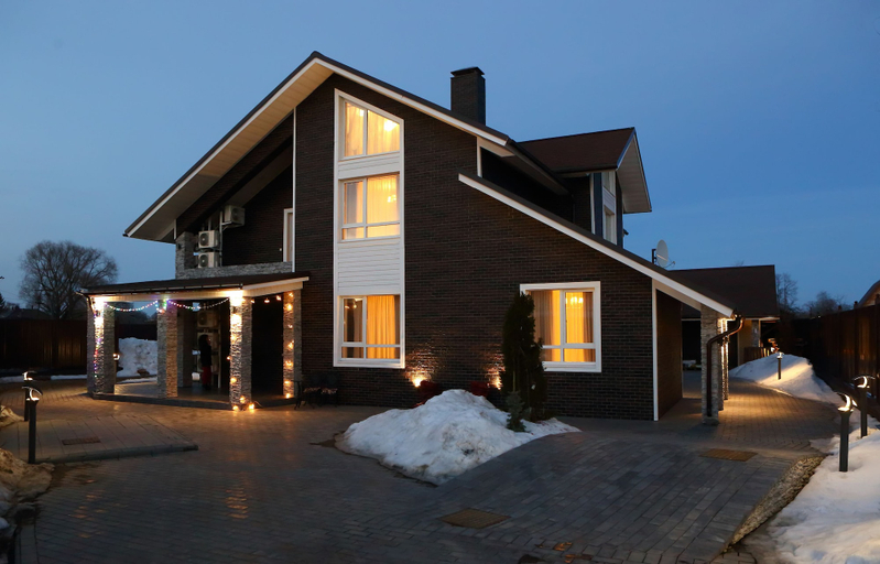 Exterior & Views