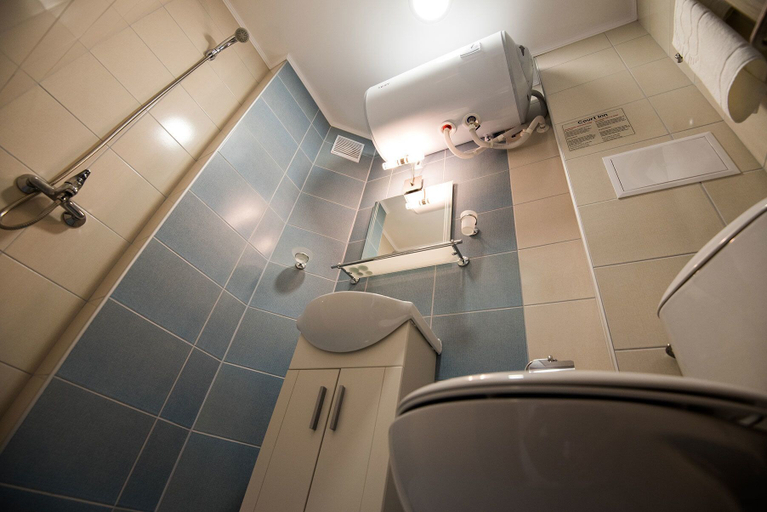 Bathroom 4, Court Inn, Panagyurishte