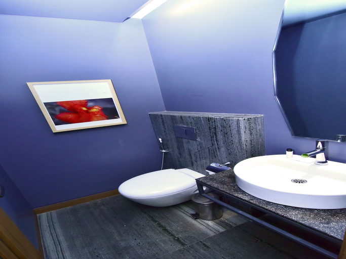 Bathroom 5, Oxford Golf Resort, Pune