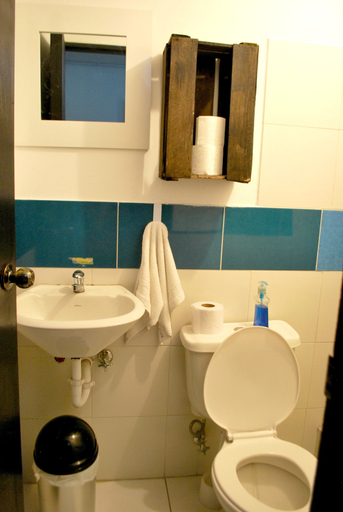 Bathroom 4, Minka Backpackers Hostel, Quito