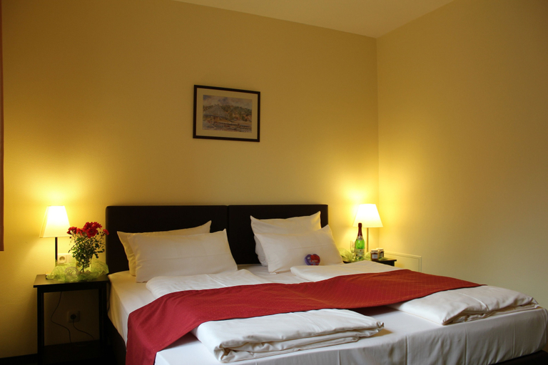 Bedroom 3, Landhotel Dresden, Dresden