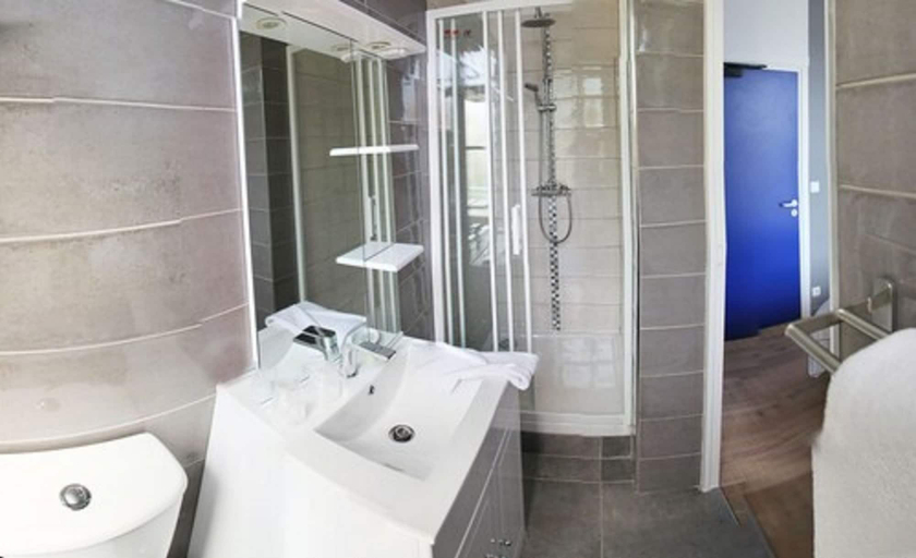 Bathroom 5, Hôtel de France, Seine-Maritime