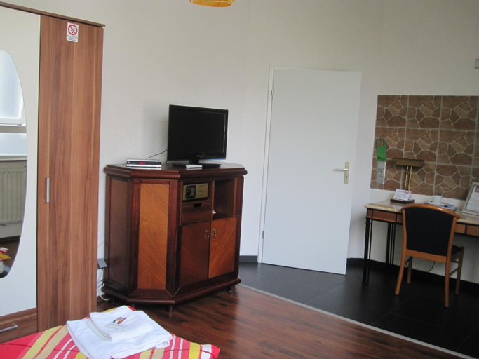 Bedroom 3, Hotel-12-Apostel, Pforzheim