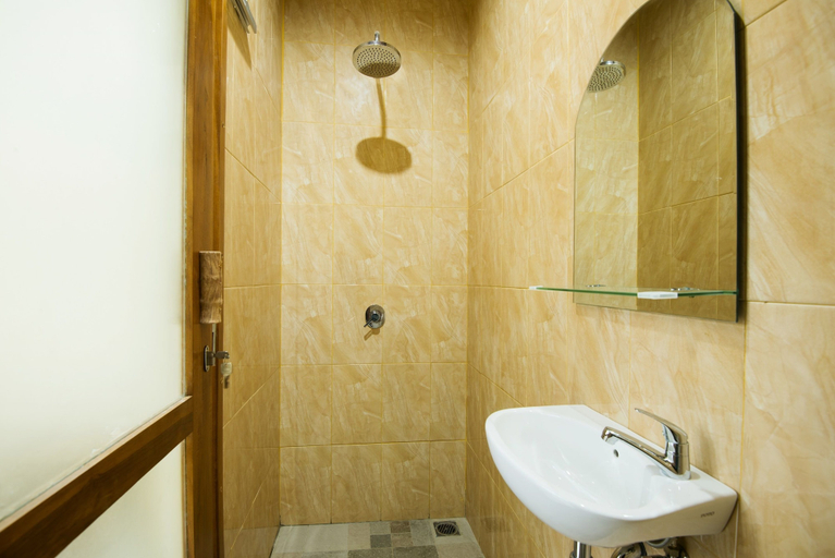 Bathroom 5, Bulan Bali Guest House, Gianyar
