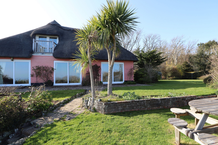 Exterior & Views 2, Mole Cottage, Isle of Wight