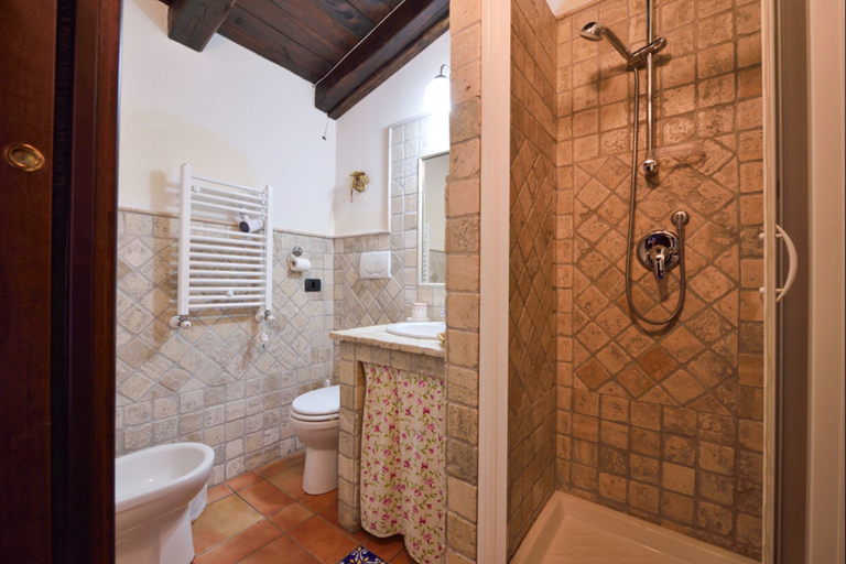 Bathroom 5, Il Casale delle Ginestre Bed & Breakfast, Rome
