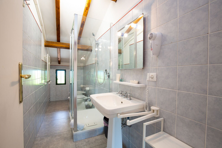 Bathroom 3, Tenuta Capizucchi, Rome