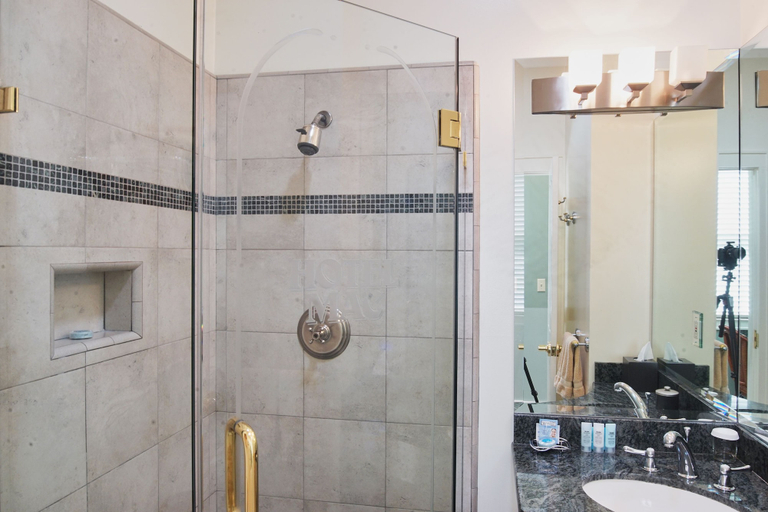 Bathroom 4, Hotel Mac, Contra Costa