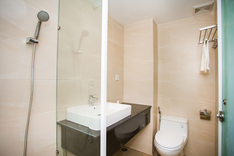Bathroom 5, Moonlight Bay Hotel, Nha Trang