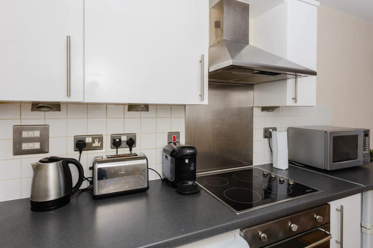 Others 5, Vivid Apartment in Central London, London