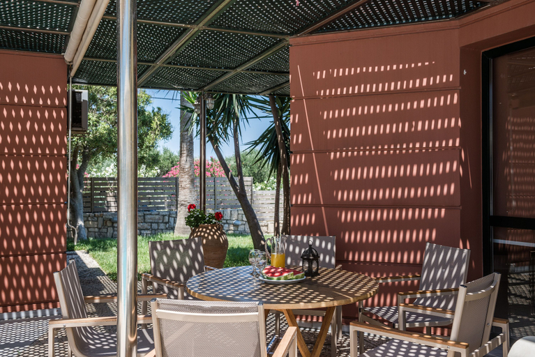 Food & Drinks 5, Daphnis Villas, Crete