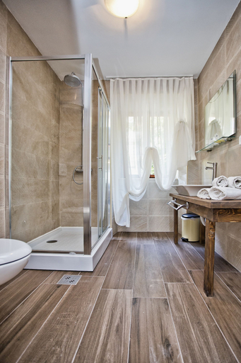 Bathroom 4, Hotel Admiral