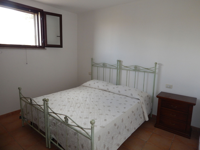 Bedroom 2, AffittaSardegna - Casa Pompia 4, Nuoro