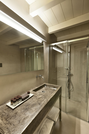 Bathroom 4, Palazzo Calò, Bari