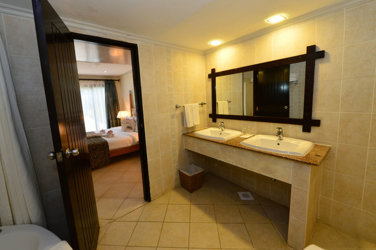 Bathroom 5, Diani Reef Beach Resort & Spa - Your Beachfront Bliss Awaits, Msambweni