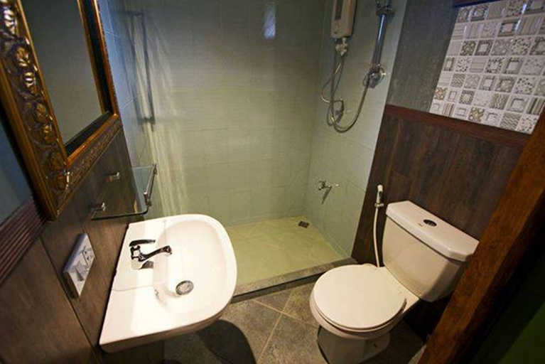 Bathroom 3, Villa Anastacia White Beach Puerto Galera, Puerto Galera