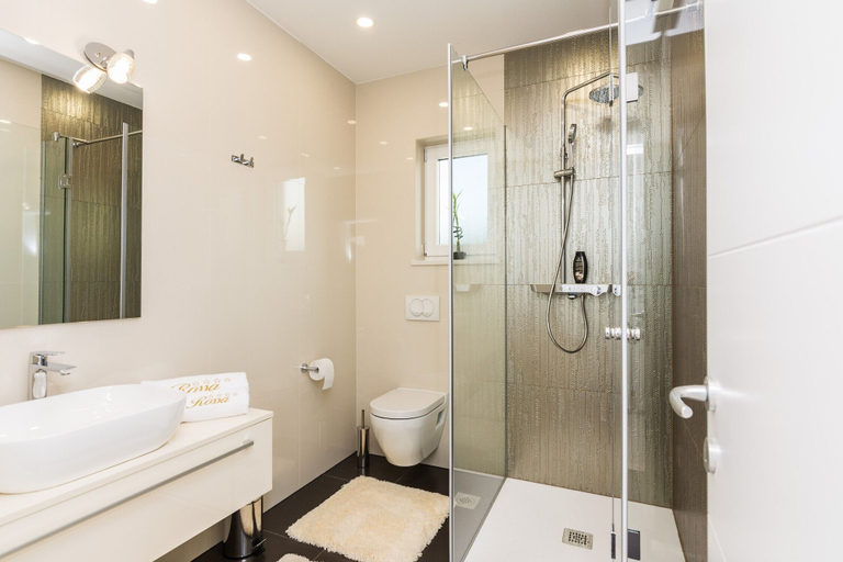 Bathroom 3, Villa Rossa, Pašman