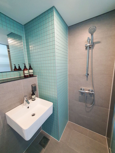 Bathroom 3, Yolo Guesthouse - Hostel, Jung