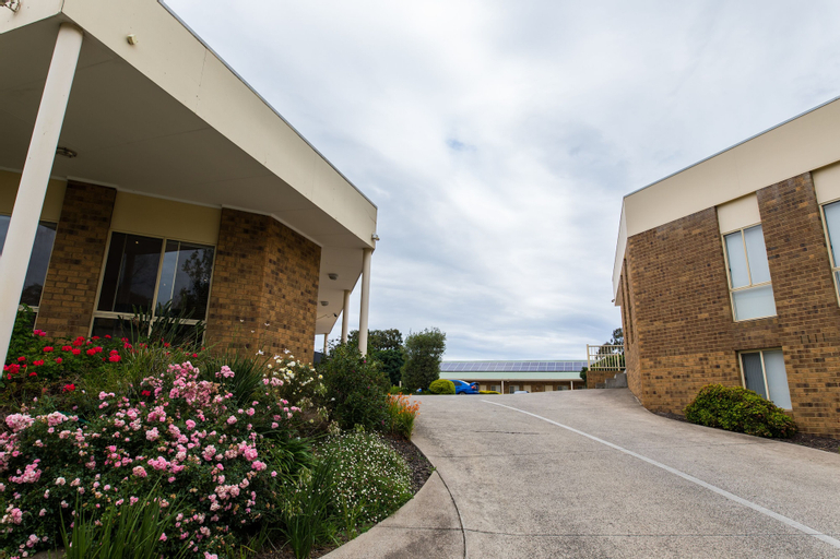 Exterior & Views 30