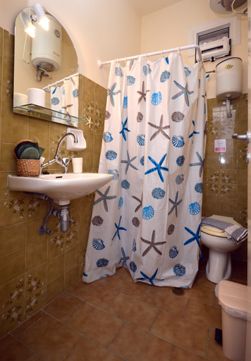 Bathroom 5, Koukounari Rooms, Attica