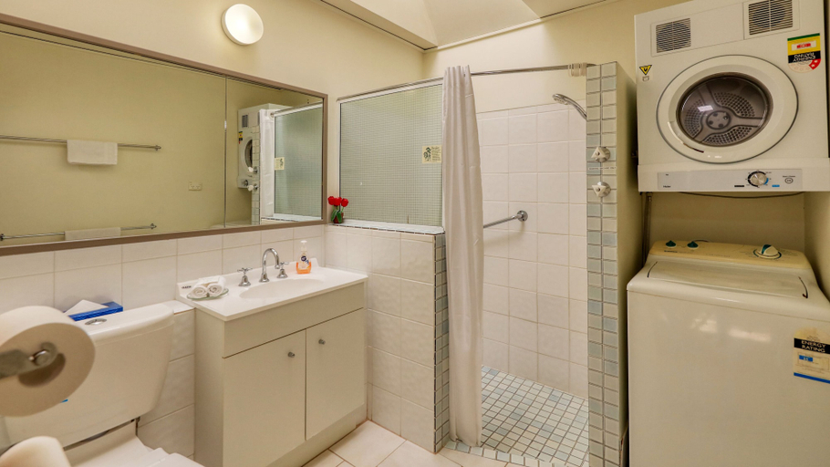Bathroom 3, Executive Hideaway Motel, Benalla - Benalla