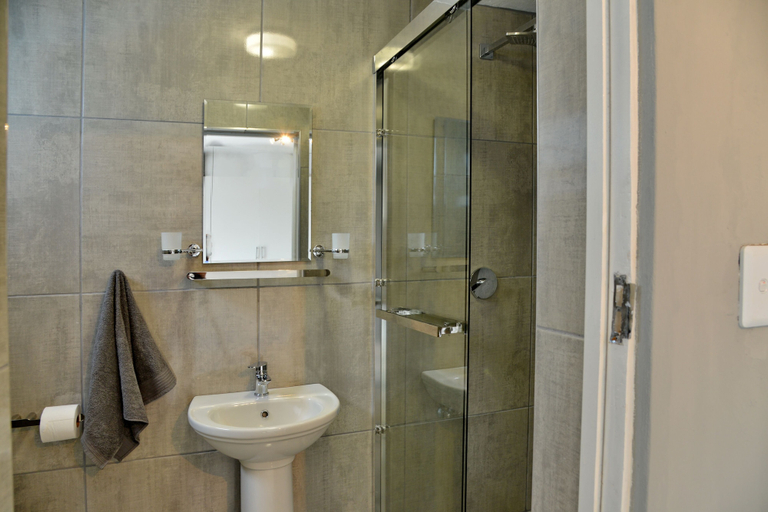 Bathroom 4, The Shore House, Bojanala