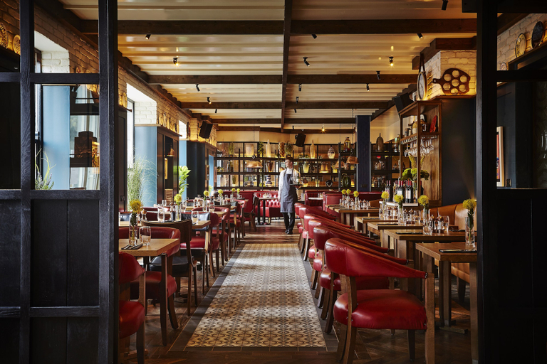 Food & Drinks 5, Westport Plaza Hotel